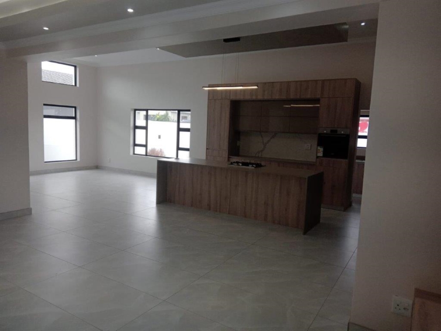 4 Bedroom Property for Sale in Wavecrest Eastern Cape